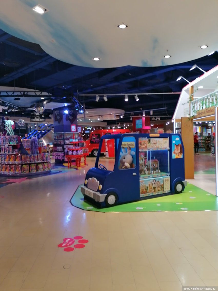 Прогулка в центральный детский магазин в сентябре