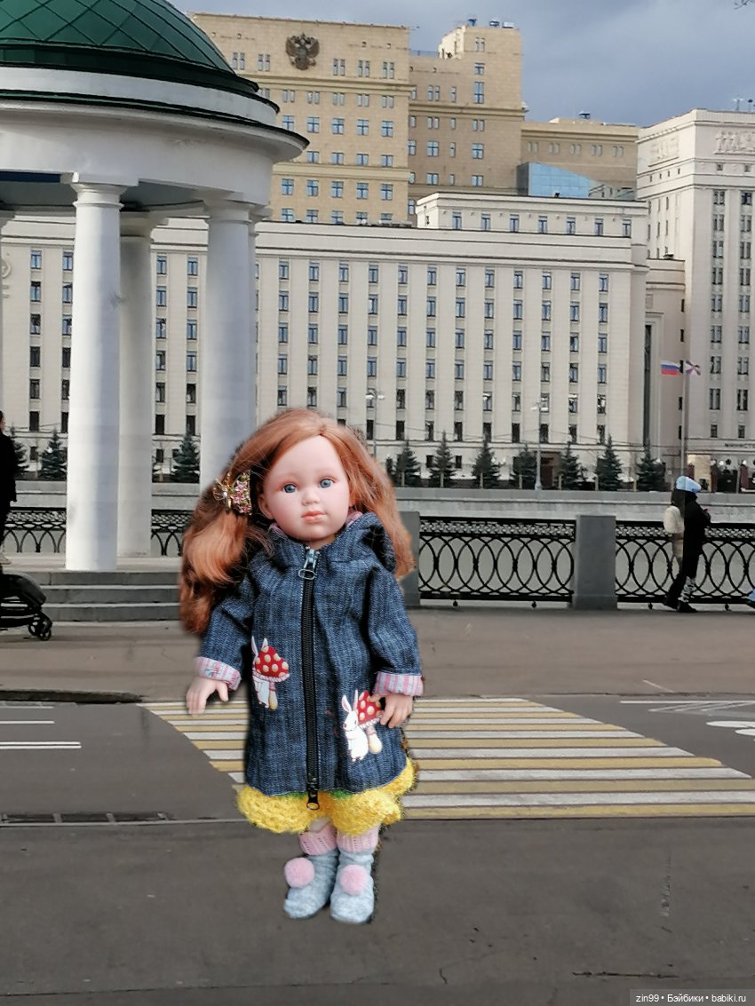 Нескучный Сад и прогулка с куклой Llorens Софией