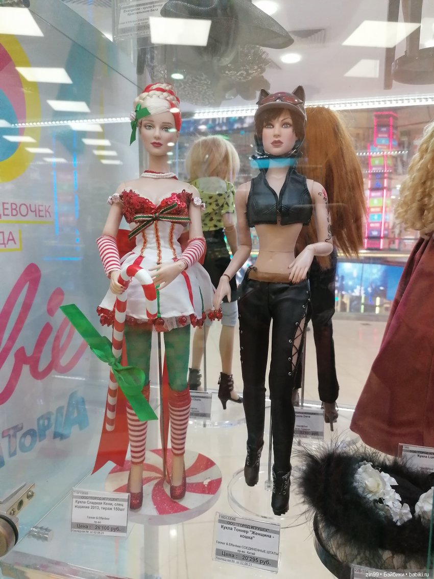 Прогулка в большой развлекательный центр Москвы с куколкой