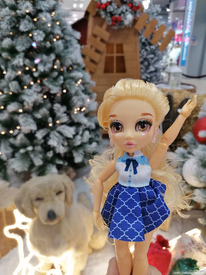 Прогулка в большой развлекательный центр Москвы с куколкой