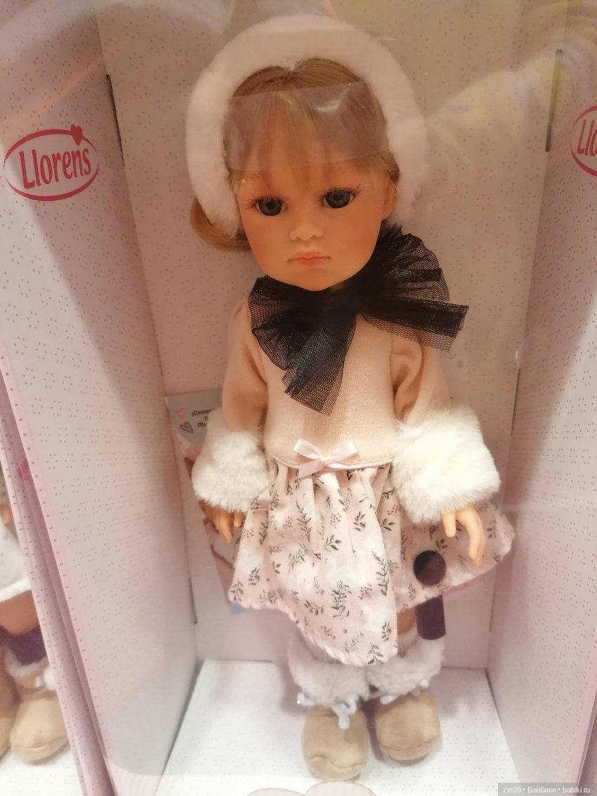 Прогулка в большой развлекательный центр Москвы с куколкой