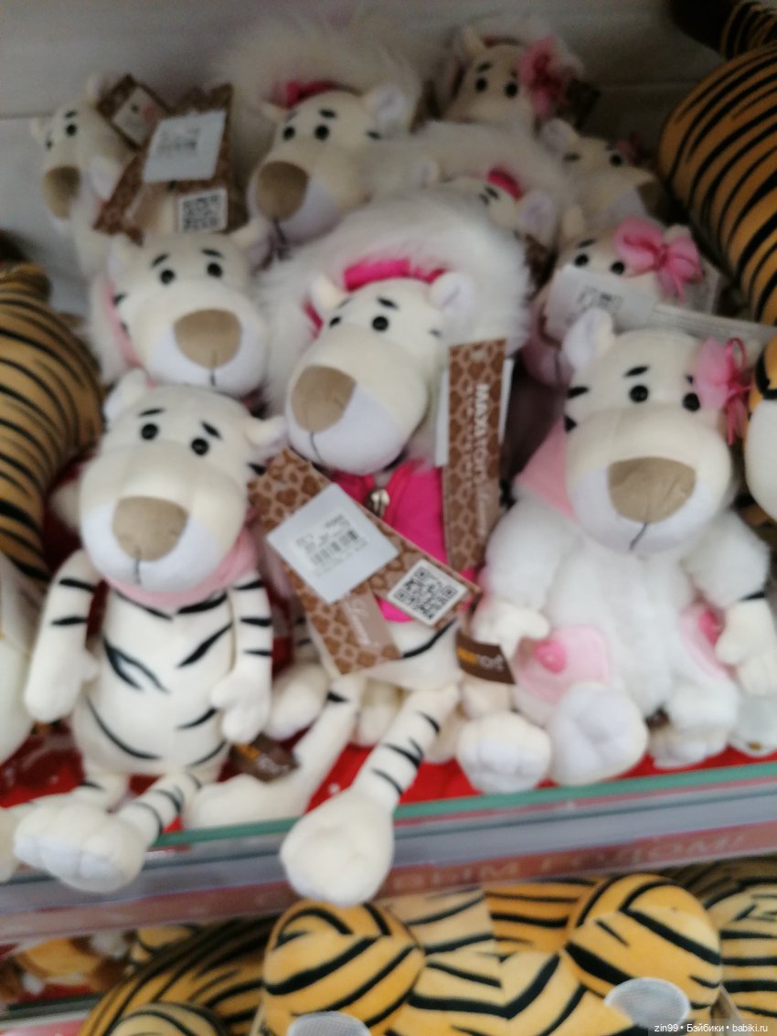 Прогулка в большой развлекательный центр Москвы с куколкой