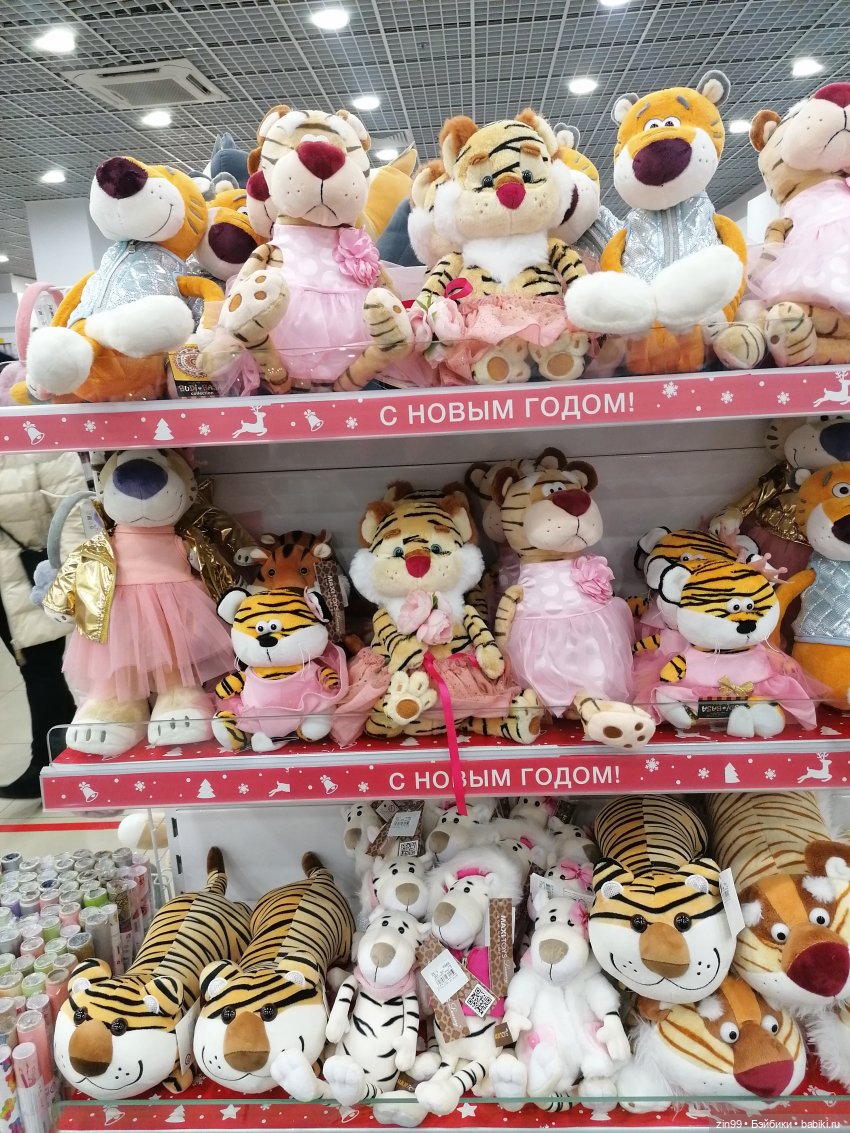 Прогулка в большой развлекательный центр Москвы с куколкой