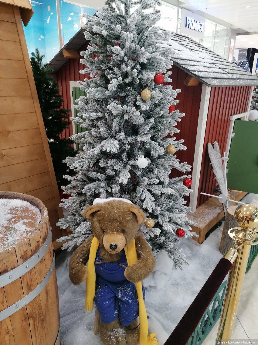 Прогулка в большой развлекательный центр Москвы с куколкой