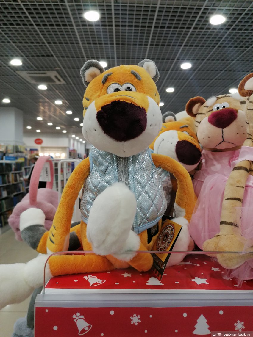 Прогулка в большой развлекательный центр Москвы с куколкой