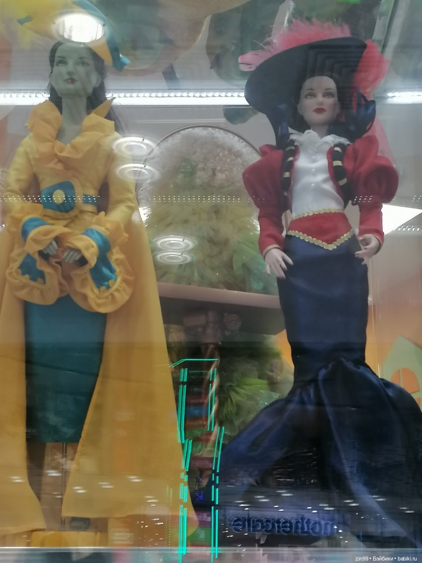 Прогулка в большой развлекательный центр Москвы с куколкой