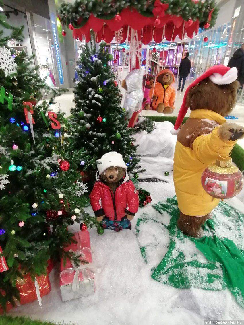 Прогулка в большой развлекательный центр Москвы с куколкой