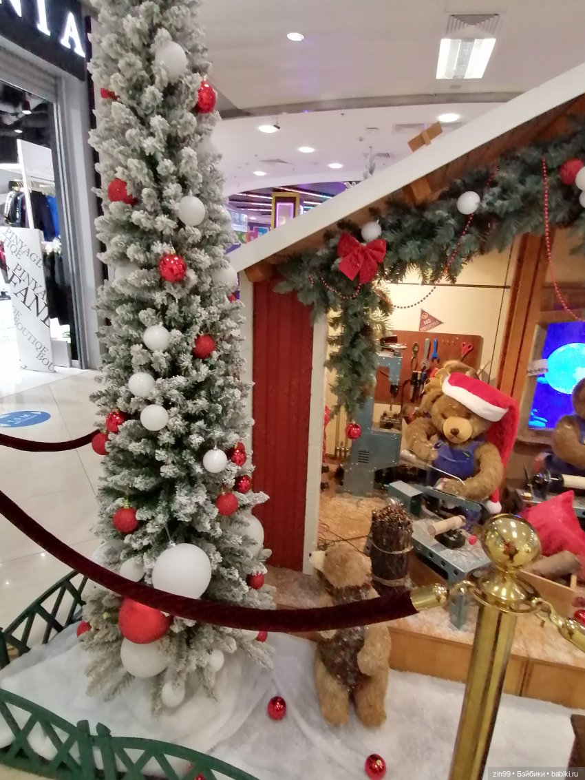 Прогулка в большой развлекательный центр Москвы с куколкой