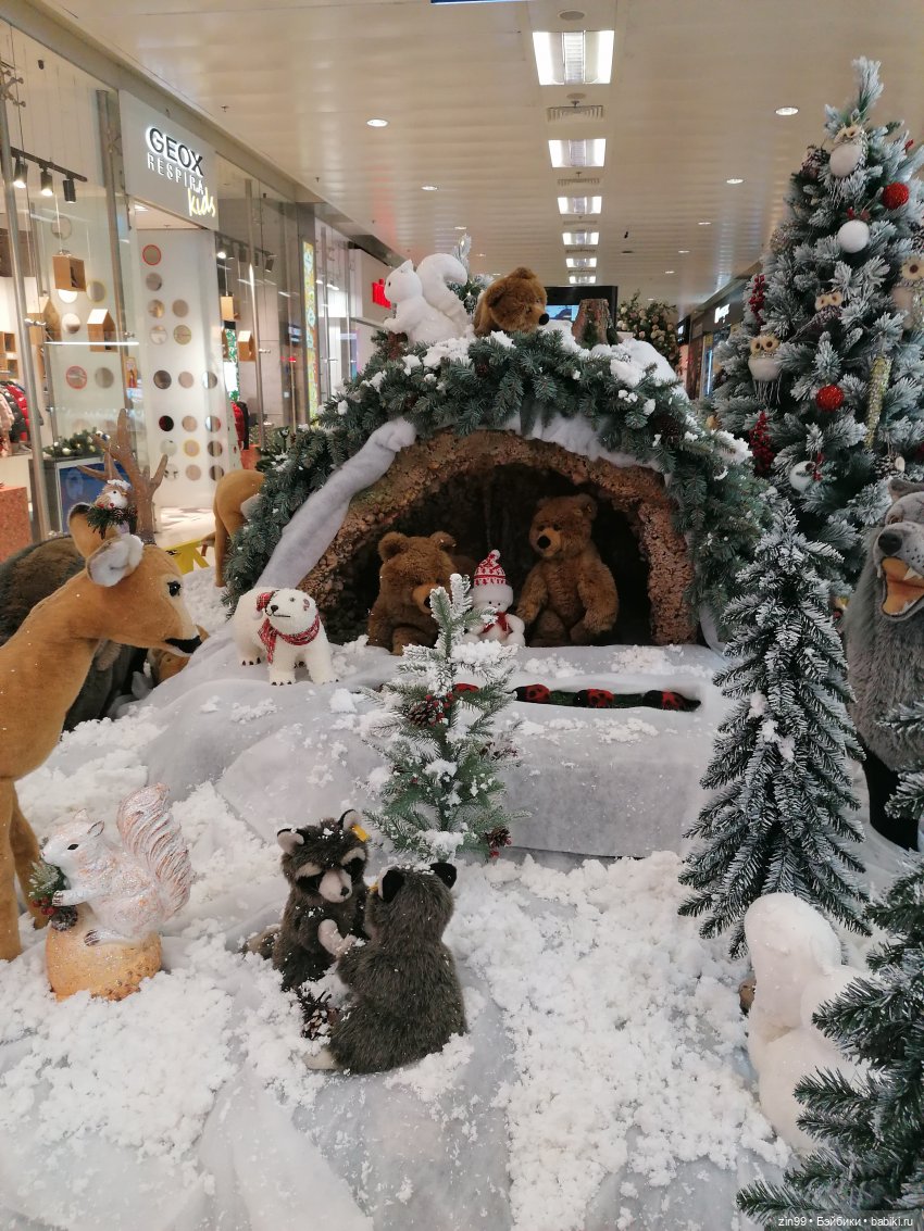 Прогулка в большой развлекательный центр Москвы с куколкой