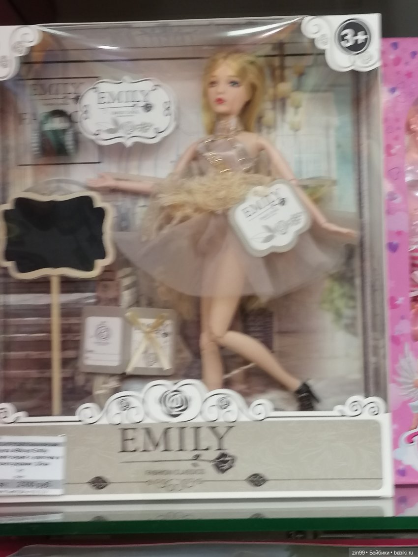 Прогулка в большой развлекательный центр Москвы с куколкой