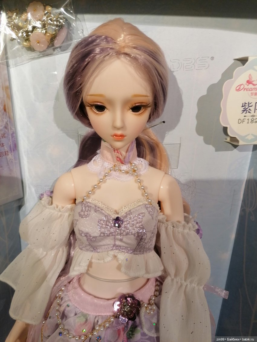 Прогулка в большой развлекательный центр Москвы с куколкой