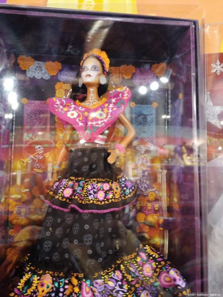 Прогулка в большой развлекательный центр Москвы с куколкой