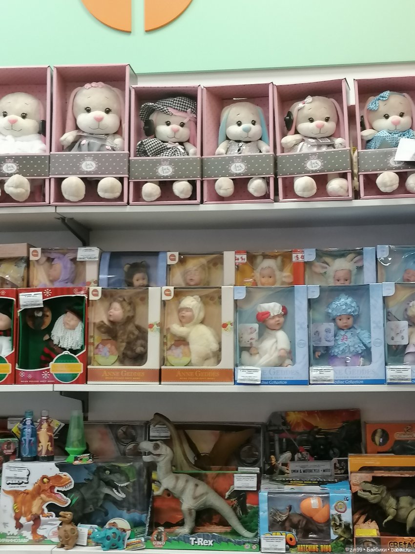 Прогулка в большой развлекательный центр Москвы с куколкой