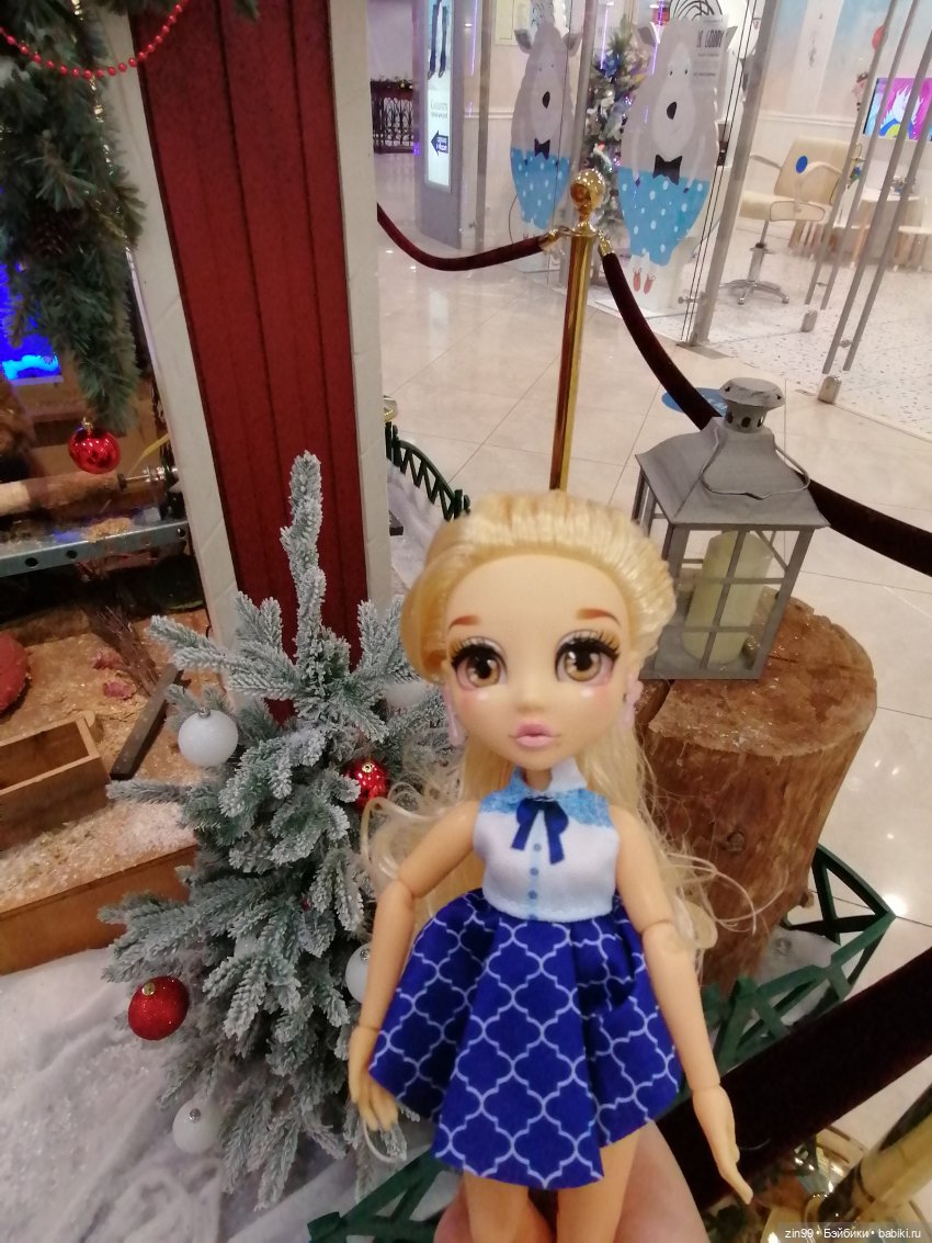 Прогулка в большой развлекательный центр Москвы с куколкой