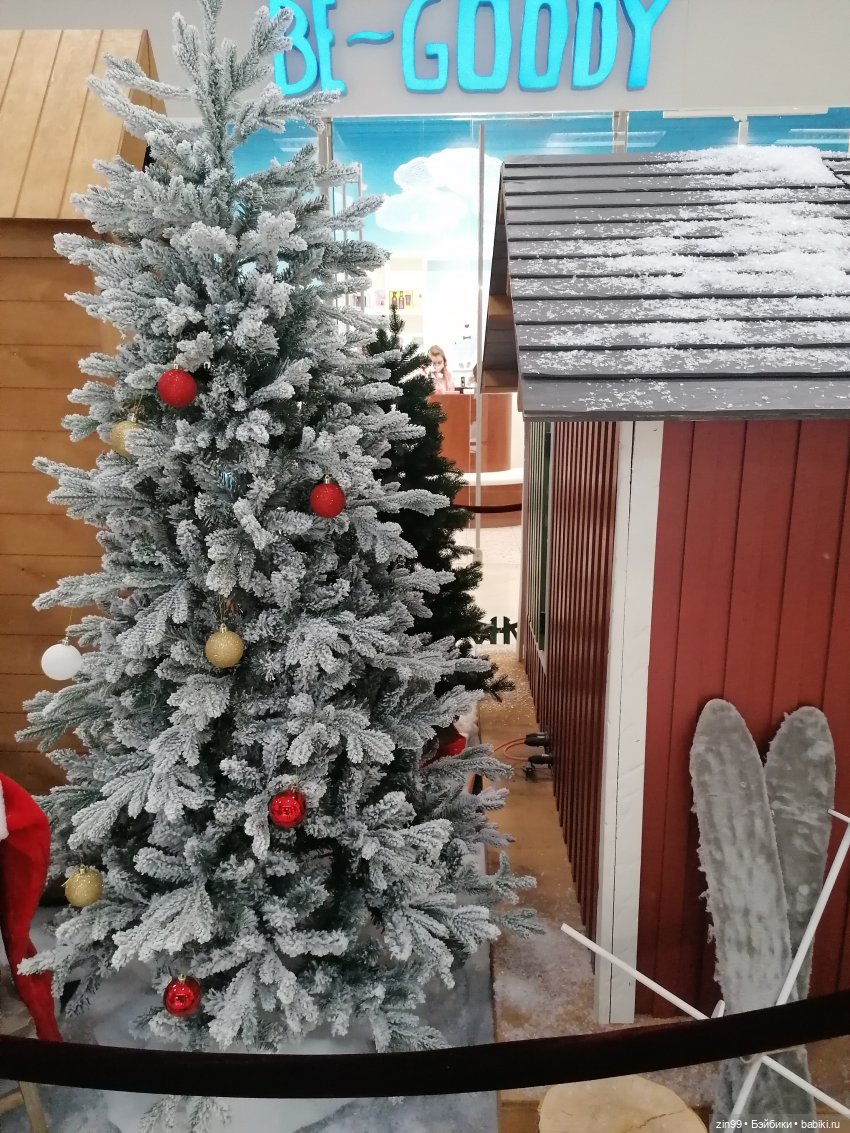 Прогулка в большой развлекательный центр Москвы с куколкой