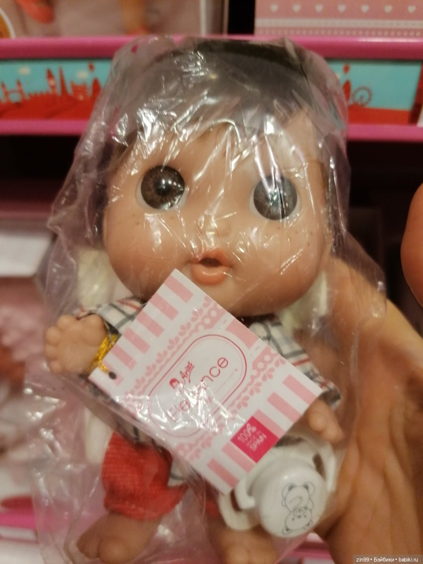 Прогулка в большой развлекательный центр Москвы с куколкой