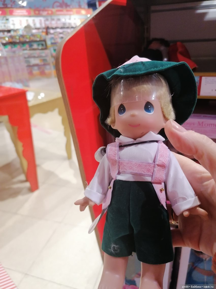 Прогулка в большой детский магазин и не только