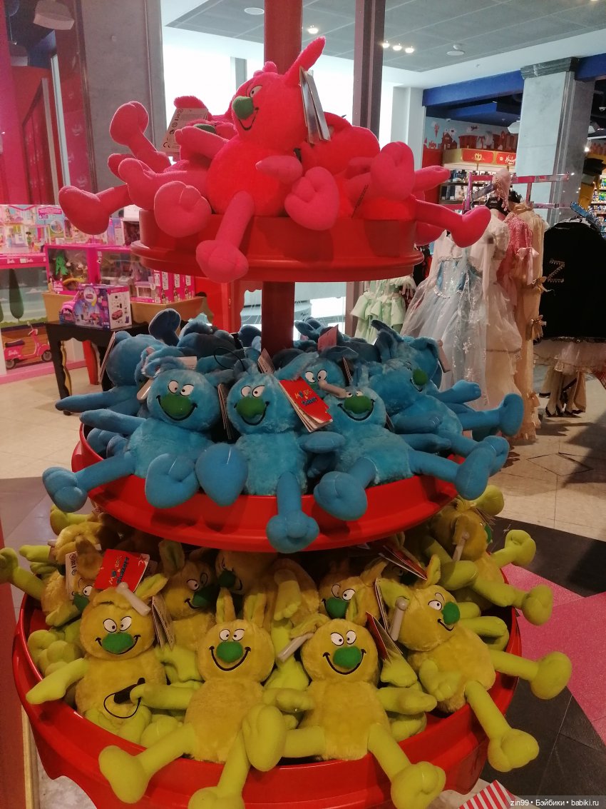 Прогулка в большой детский магазин и не только