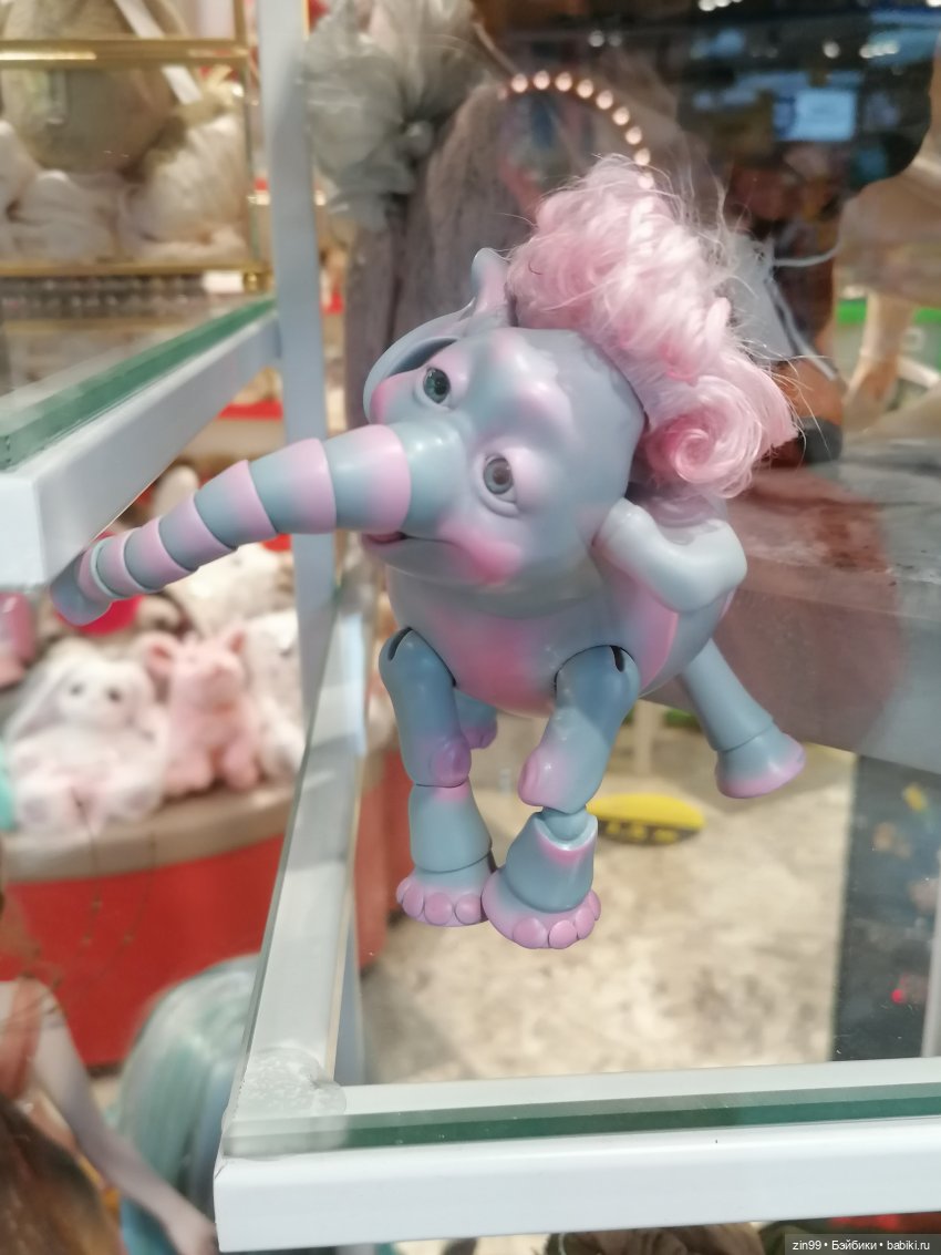 Прогулка в большой детский магазин и не только