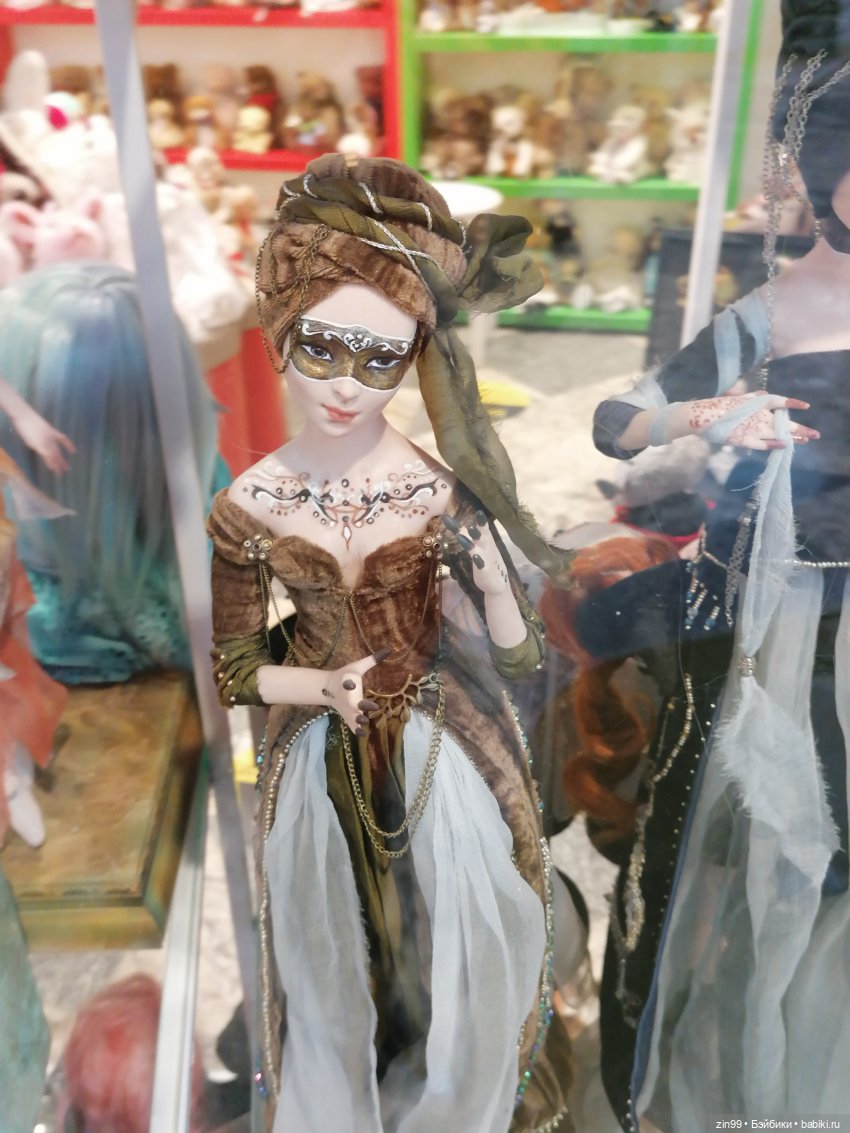 Прогулка в большой детский магазин и не только