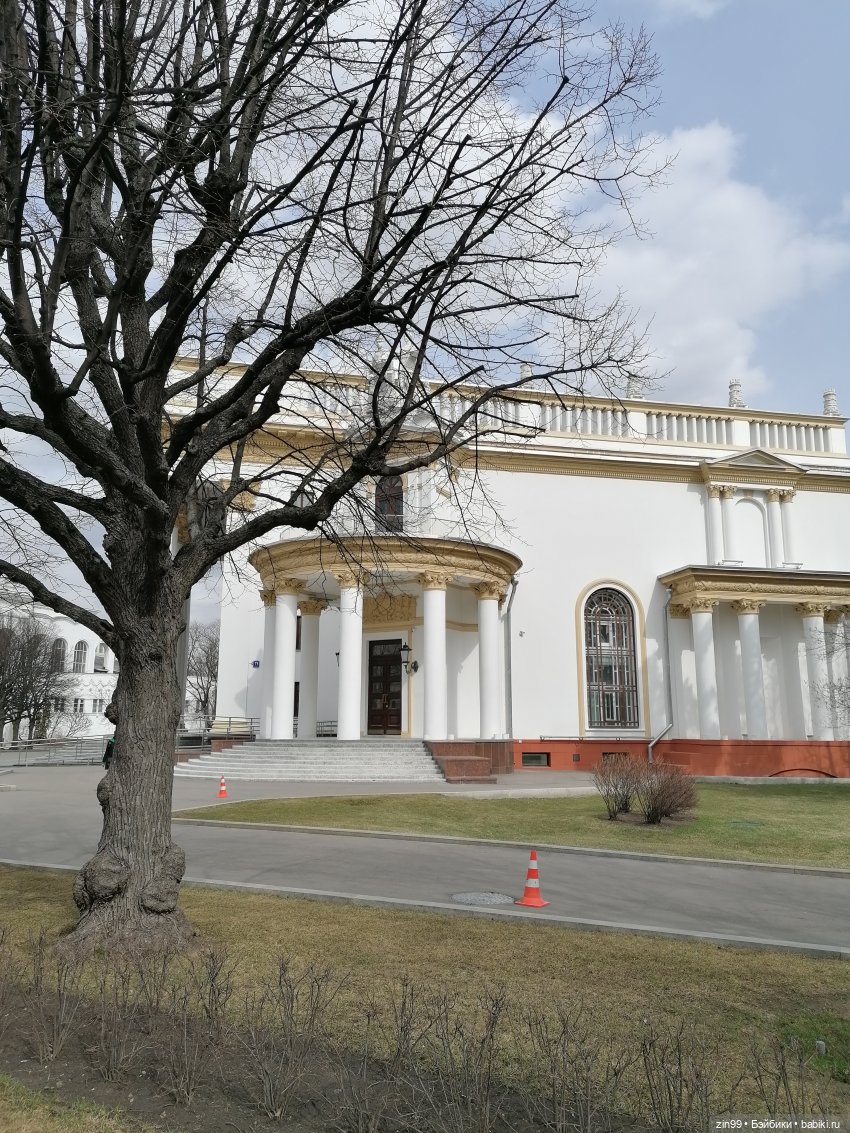 ВДНХ в апреле и новенькая