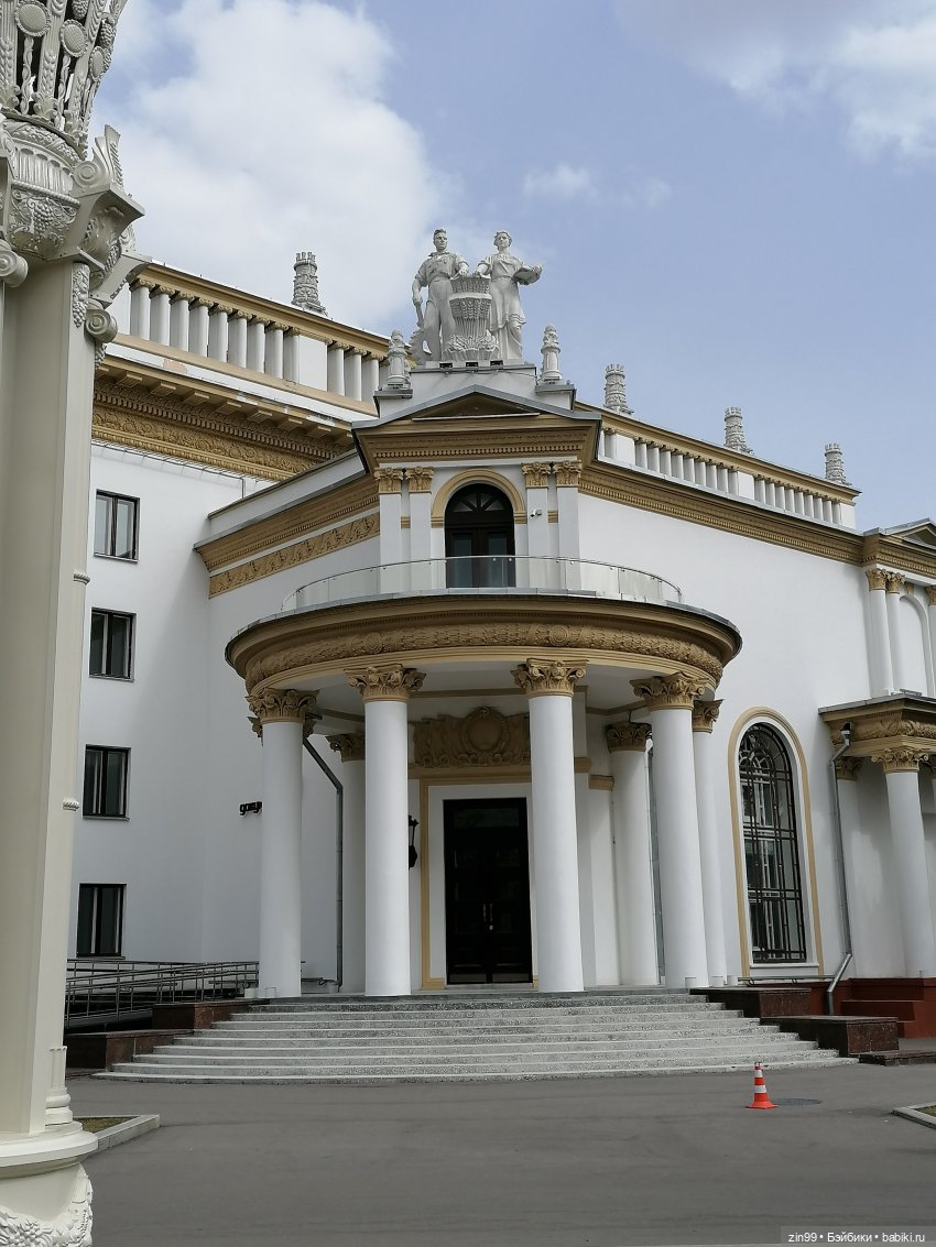 ВДНХ в апреле и новенькая