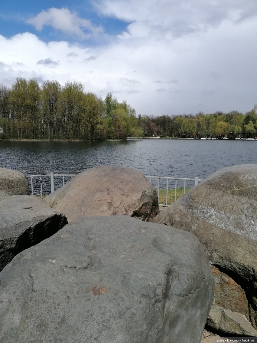 Мия Булочка, прогулка в парке