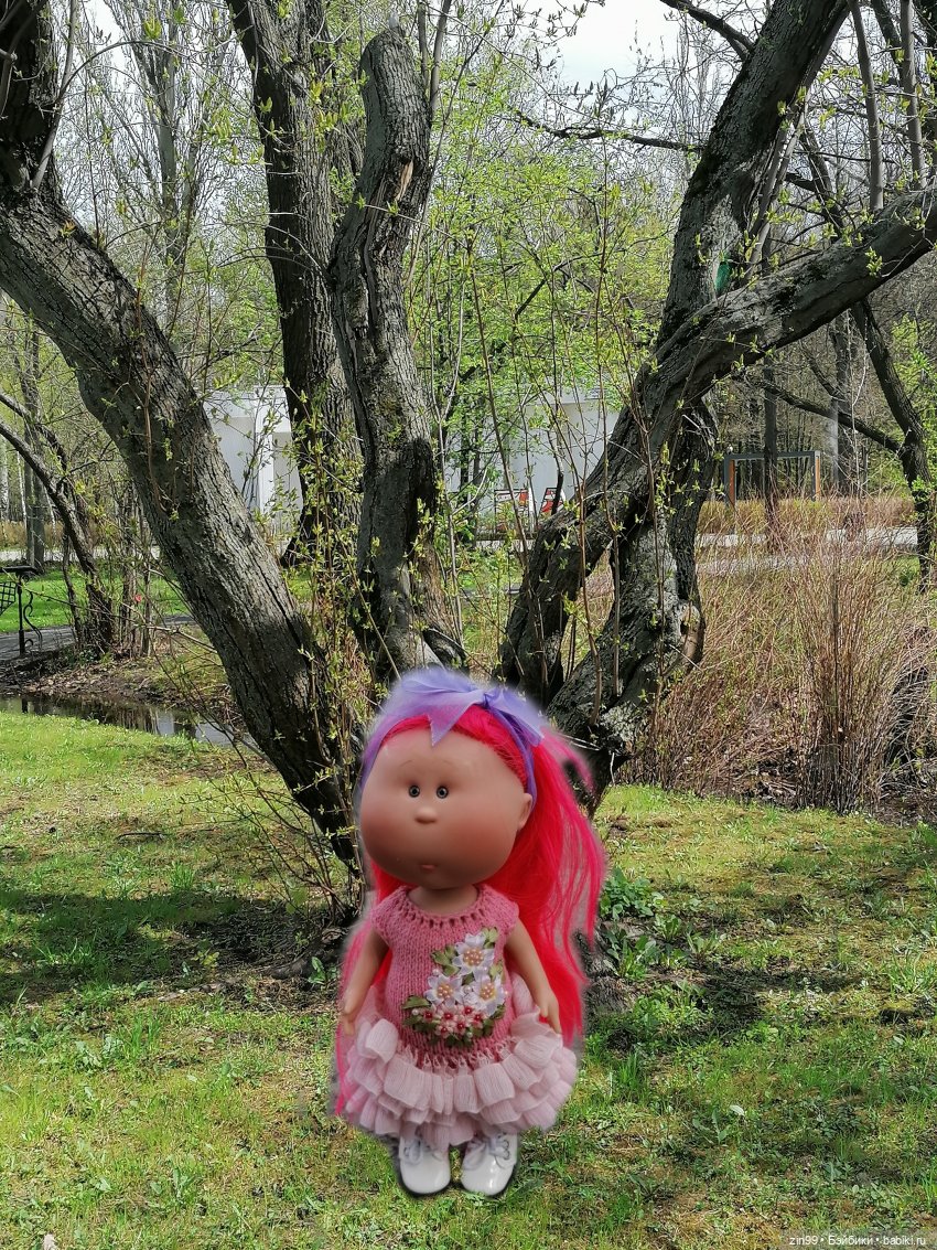 Мия Булочка, прогулка в парке