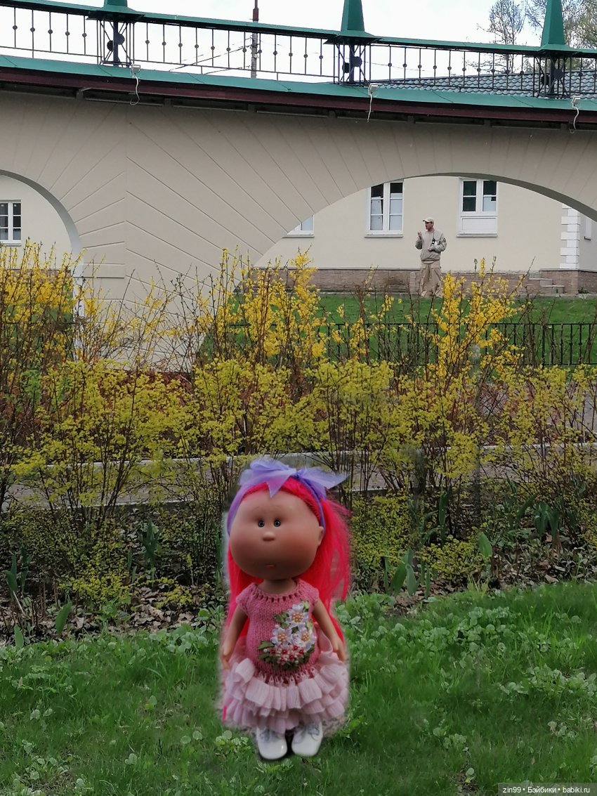 Мия Булочка, прогулка в парке