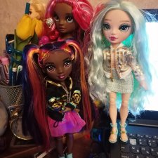Куклы Rainbow Hihg 3 серия и одна Федра из пляжной серии.