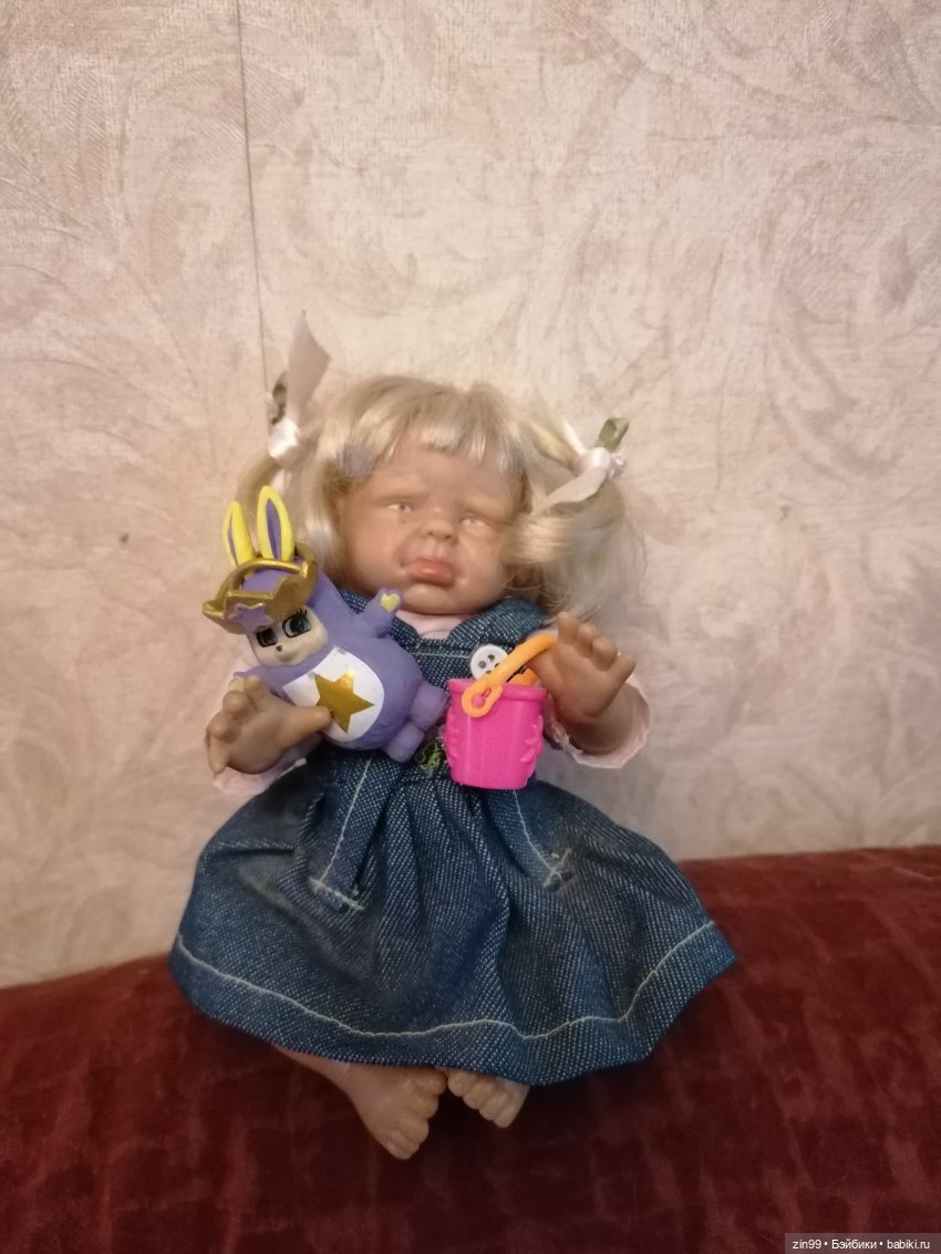 Маленькая девочка, серые глаза...что ж ты плачешь, а