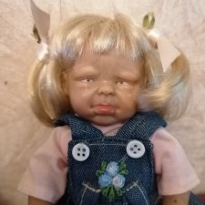 Маленькая девочка, серые глаза...что ж ты плачешь, а?