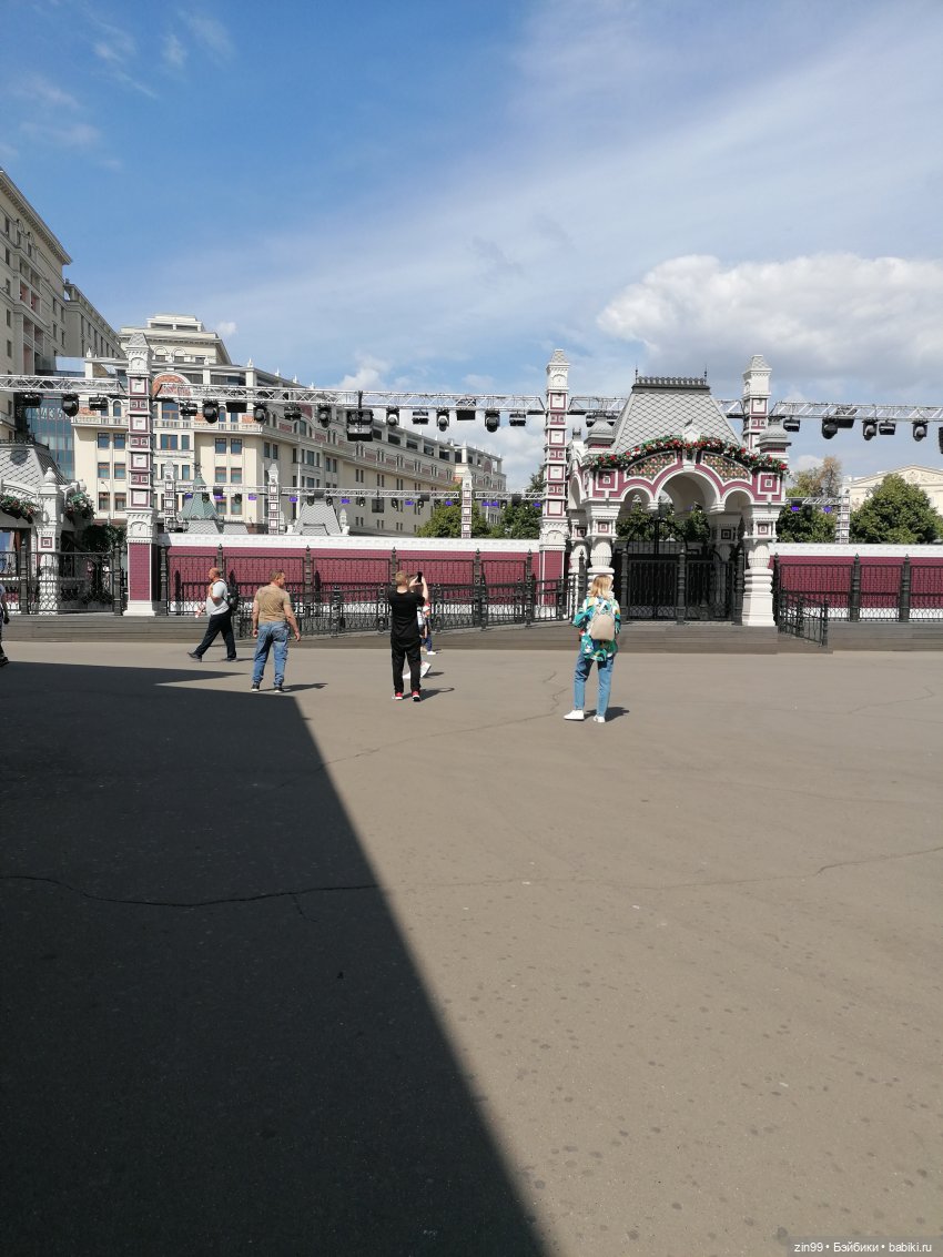 Фестиваль «Московское варенье» на Манеже с куклой Руби от Rainbow Hihg (фото 2)