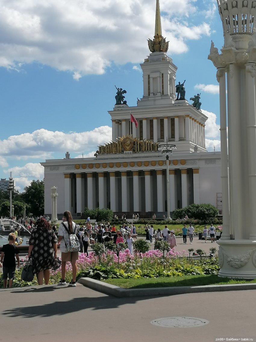 Куколки ГДР в национальных костюмах и прогулка по ВДНХ