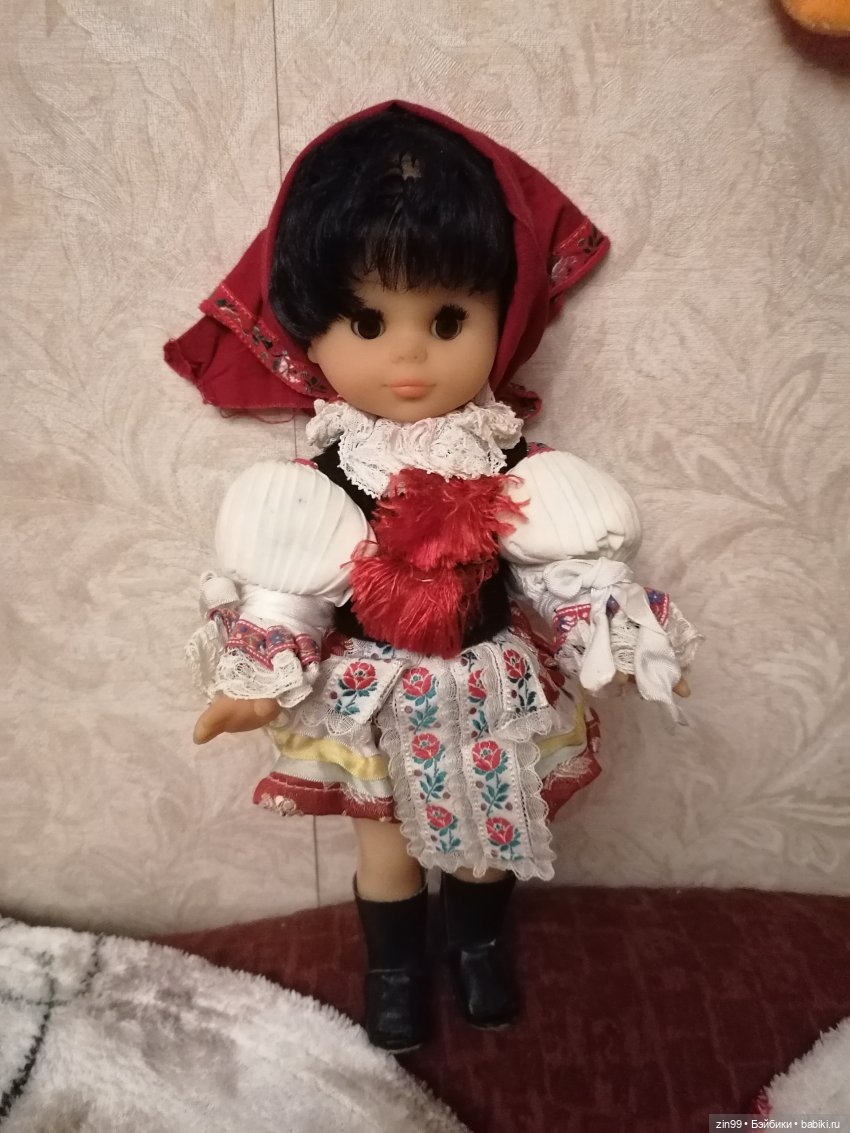 Куколки ГДР в национальных костюмах и прогулка по ВДНХ