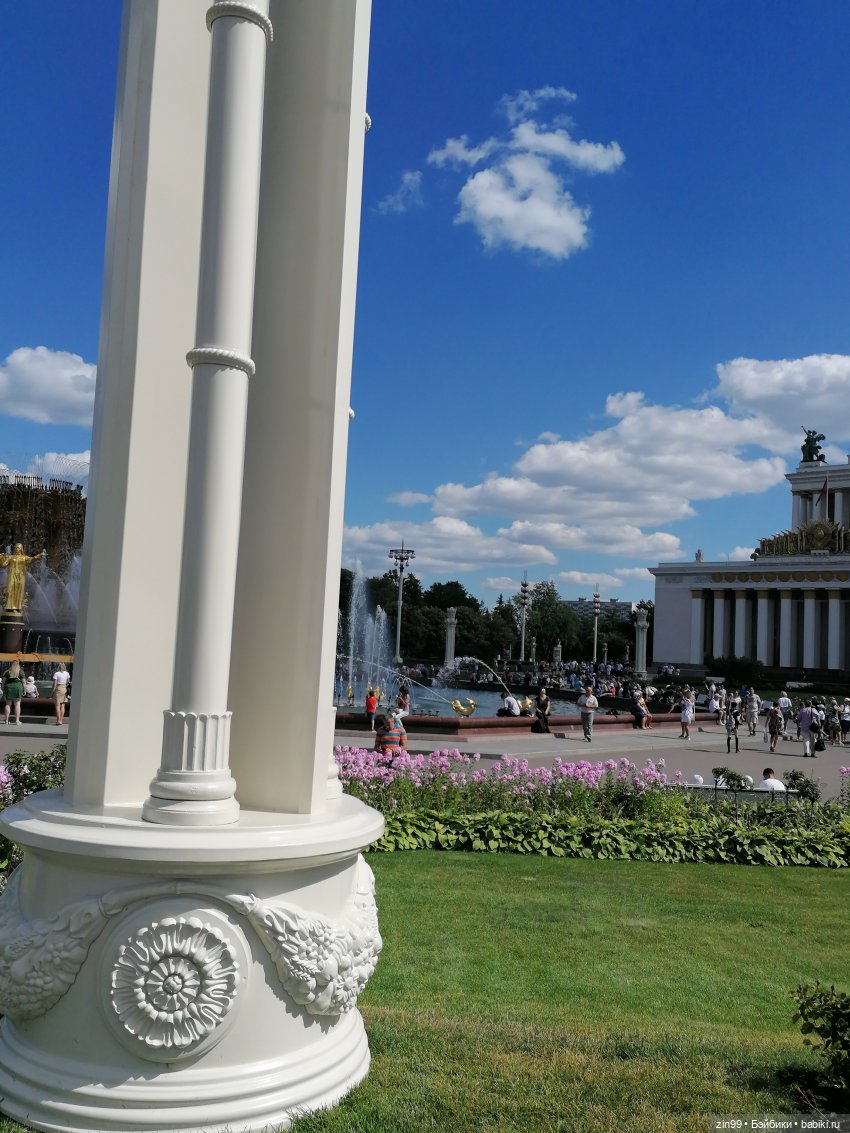 Куколки ГДР в национальных костюмах и прогулка по ВДНХ