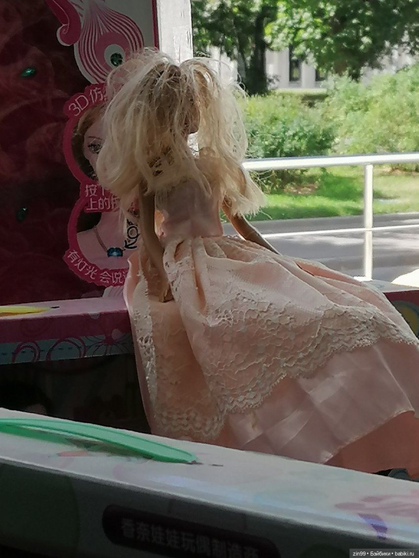 Куколки ГДР в национальных костюмах и прогулка по ВДНХ