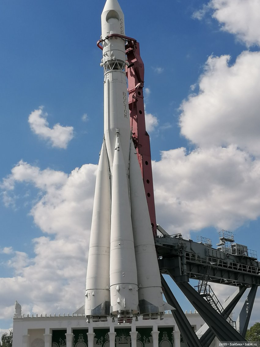 Куколки ГДР в национальных костюмах и прогулка по ВДНХ