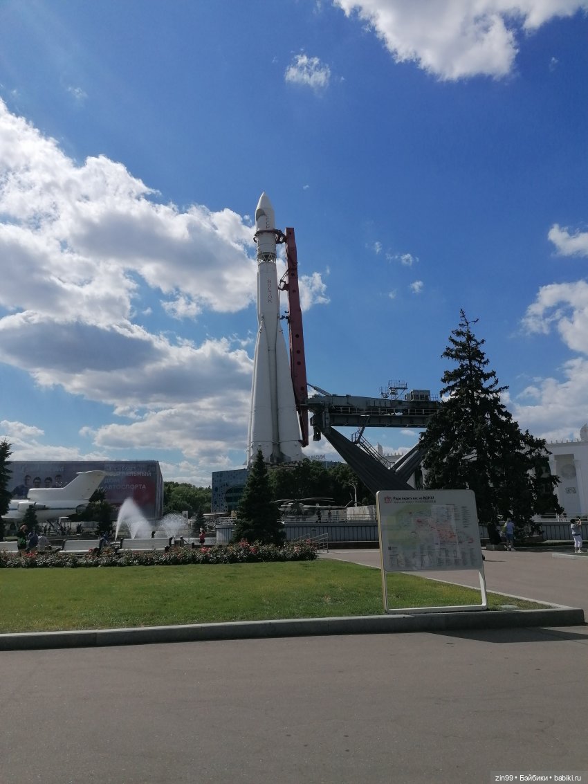 Куколки ГДР в национальных костюмах и прогулка по ВДНХ