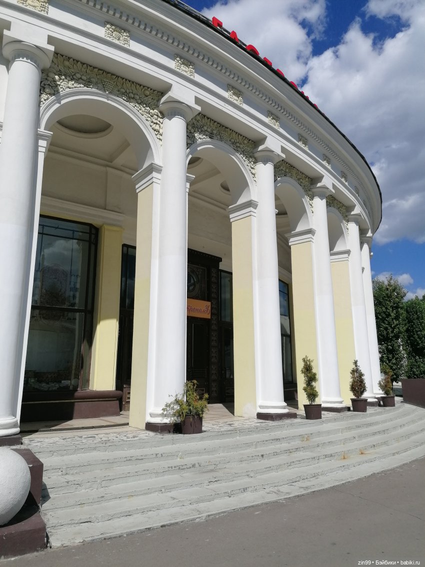 Куколки ГДР в национальных костюмах и прогулка по ВДНХ