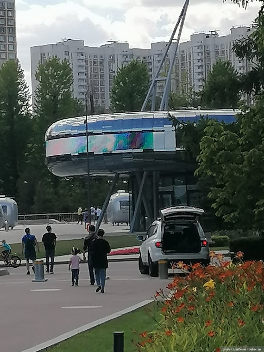 Куколки ГДР в национальных костюмах и прогулка по ВДНХ