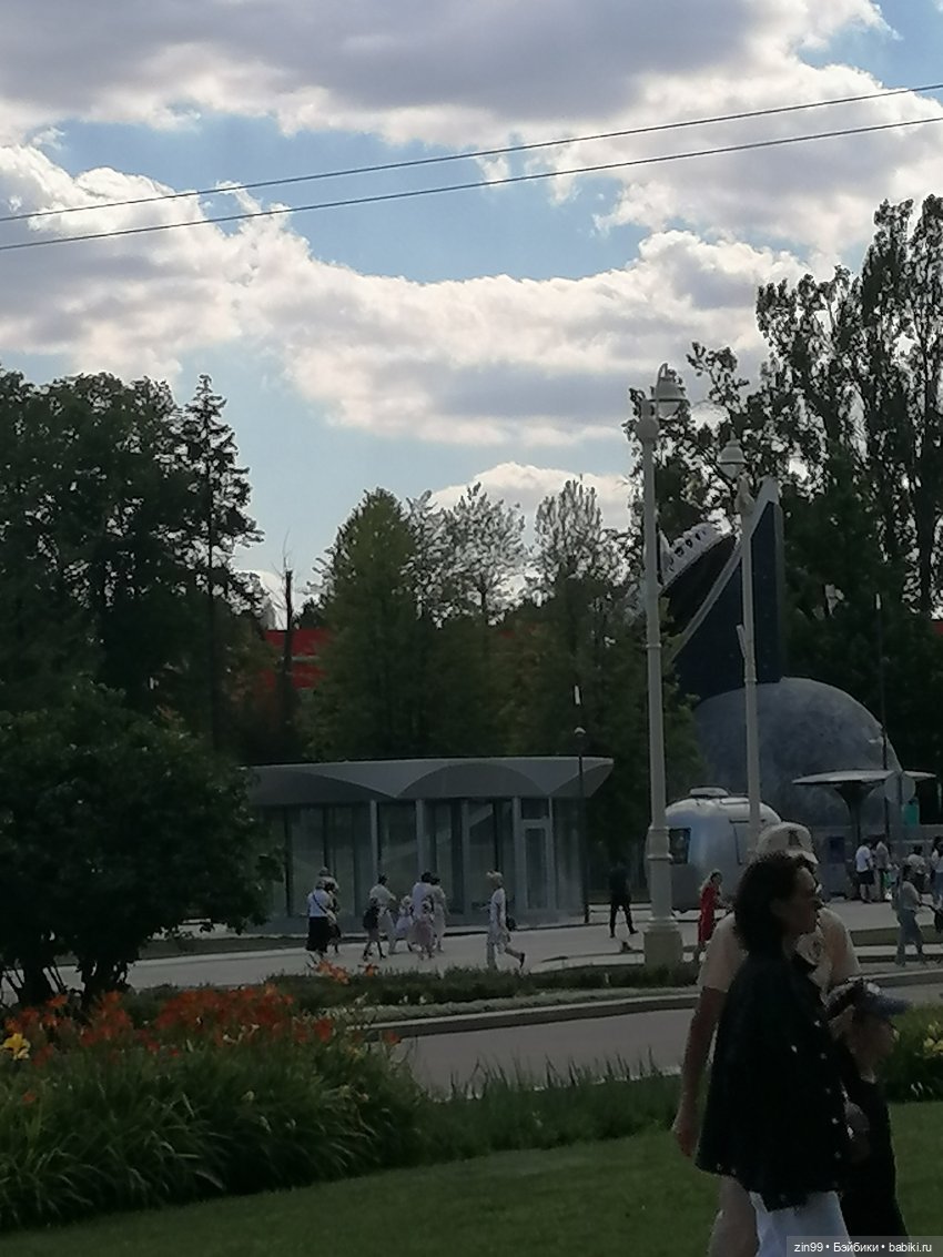 Куколки ГДР в национальных костюмах и прогулка по ВДНХ