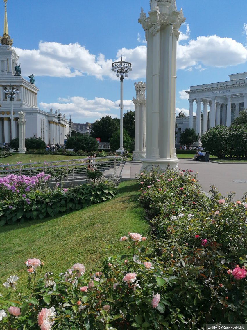 Куколки ГДР в национальных костюмах и прогулка по ВДНХ