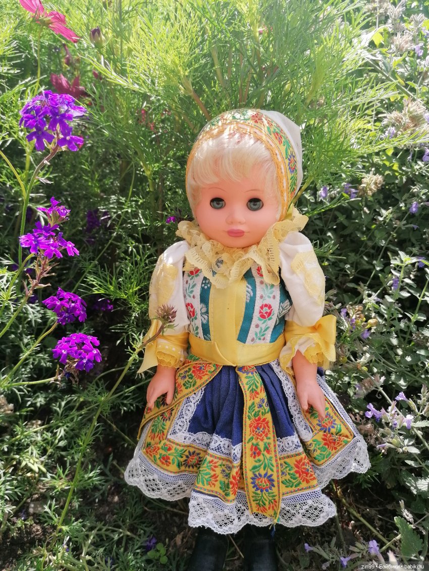 Куколки ГДР в национальных костюмах и прогулка по ВДНХ