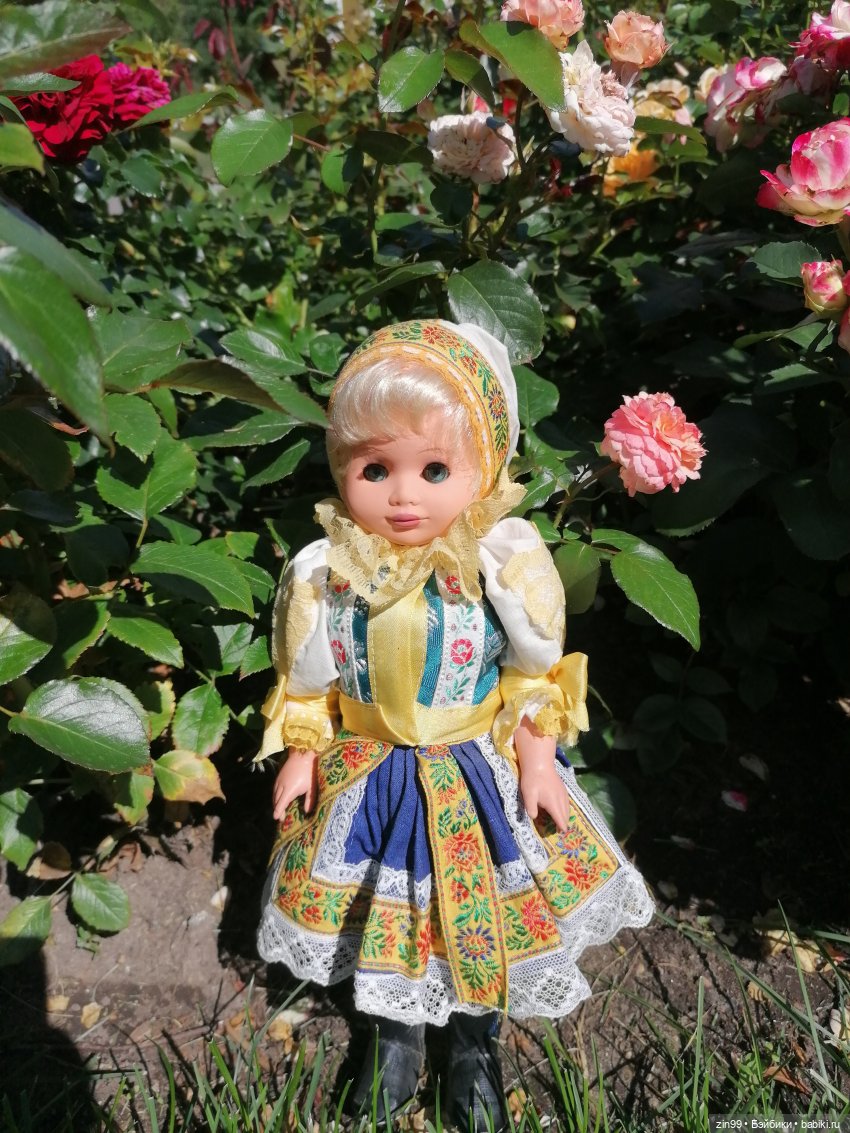 Куколки ГДР в национальных костюмах и прогулка по ВДНХ