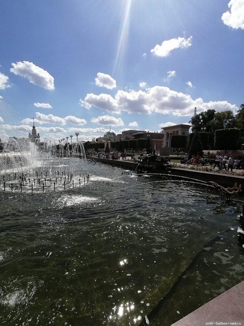 Куколки ГДР в национальных костюмах и прогулка по ВДНХ