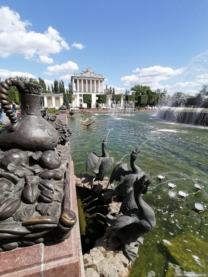 Куколки ГДР в национальных костюмах и прогулка по ВДНХ