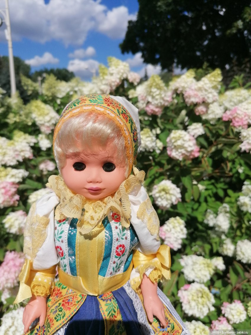 Куколки ГДР в национальных костюмах и прогулка по ВДНХ