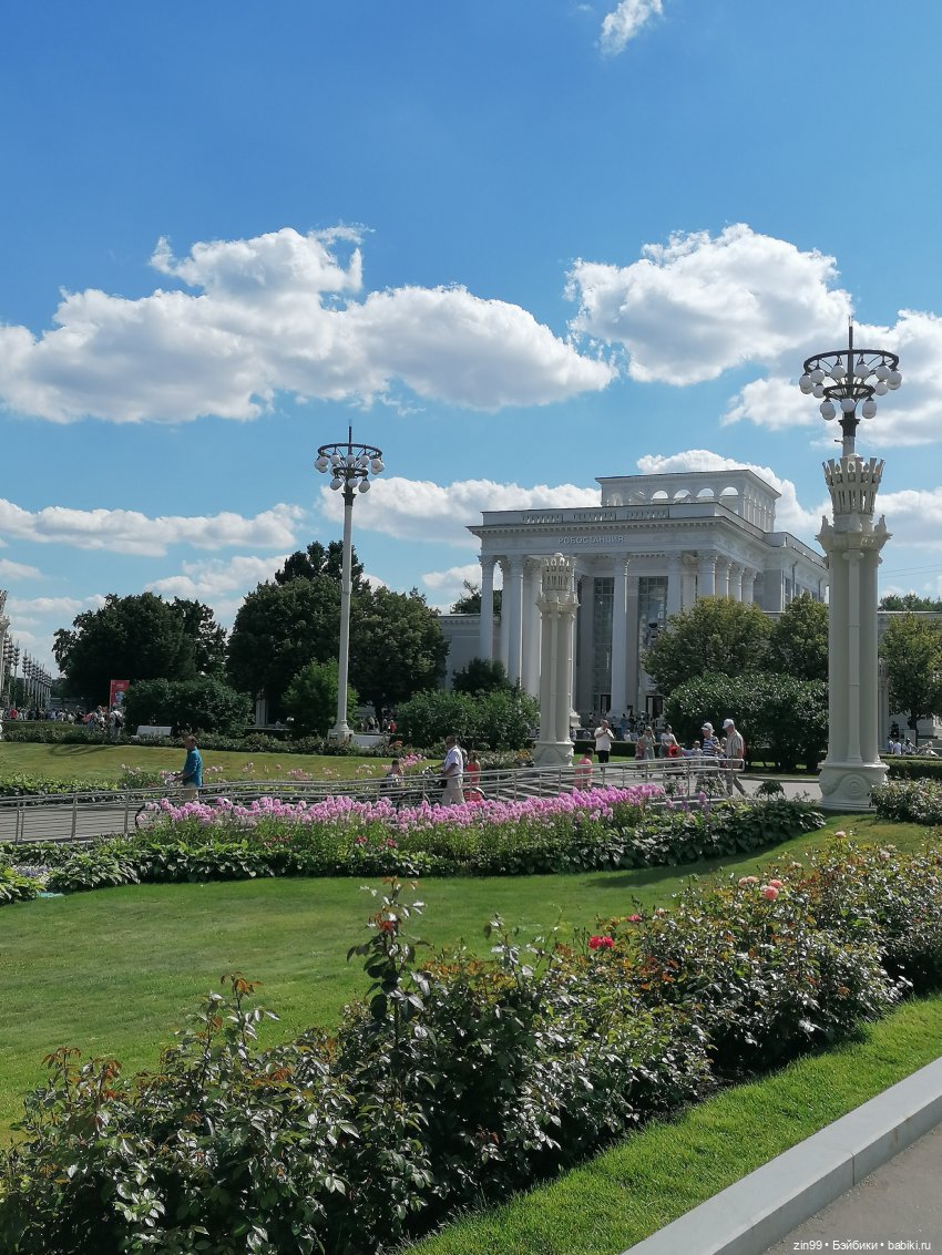 Куколки ГДР в национальных костюмах и прогулка по ВДНХ