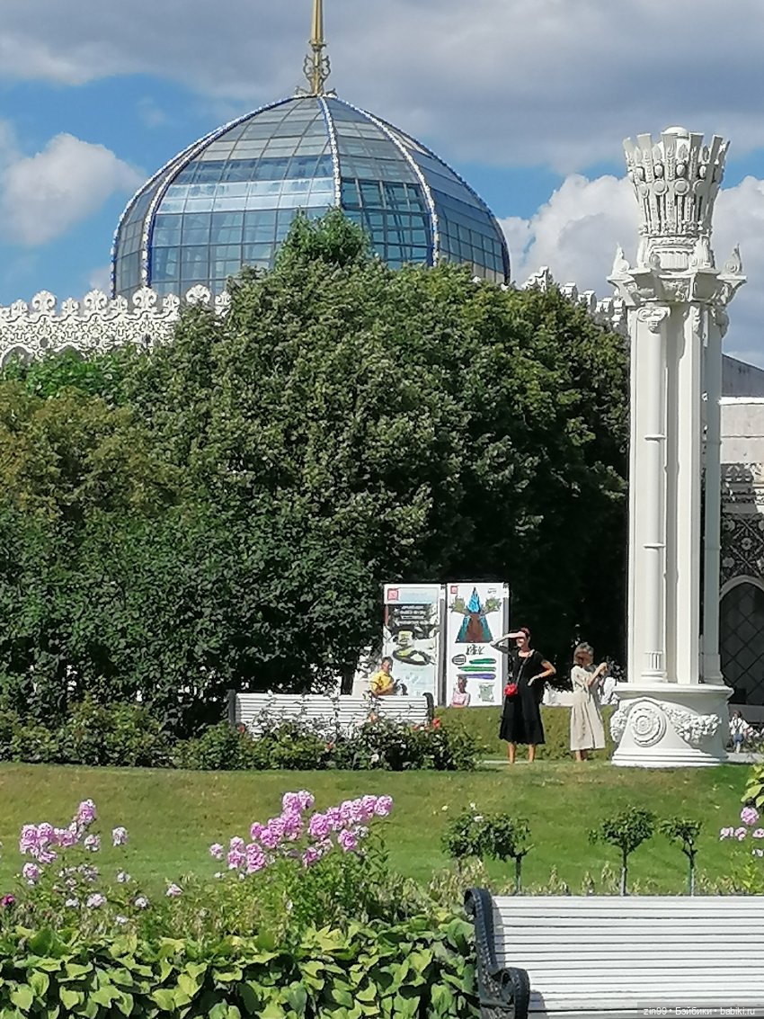 Куколки ГДР в национальных костюмах и прогулка по ВДНХ